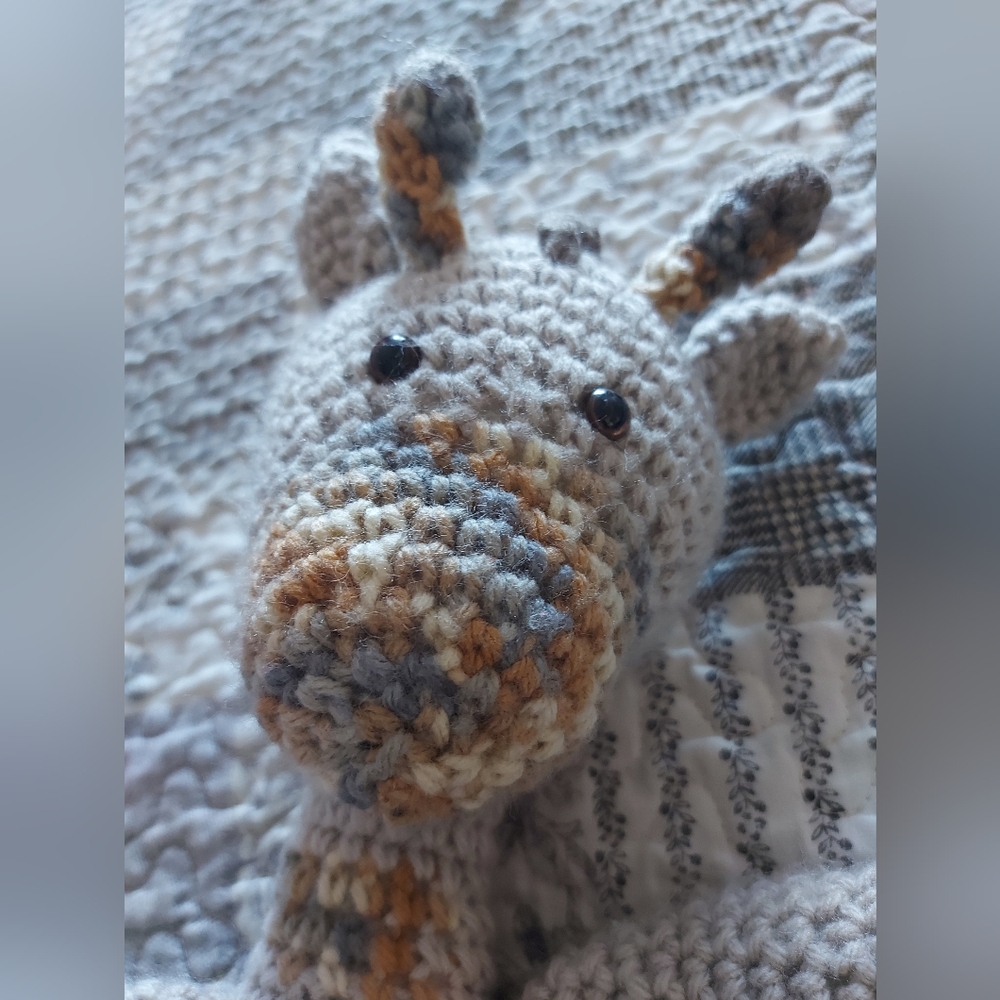 Crocheted giraffe toy - Picture 2 of 9